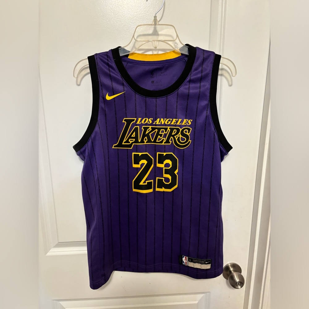Lakers Lebron James jersey